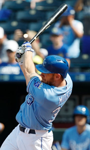 Royals beat White Sox 5-4, extending Chicago's skid to 9 (Jul 23, 2017)